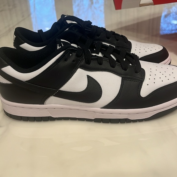 PANDA DUNKS SIZE WMNS 9!!!!! BRAND NEW NEVER WORN!!!! - Picture 2 of 5